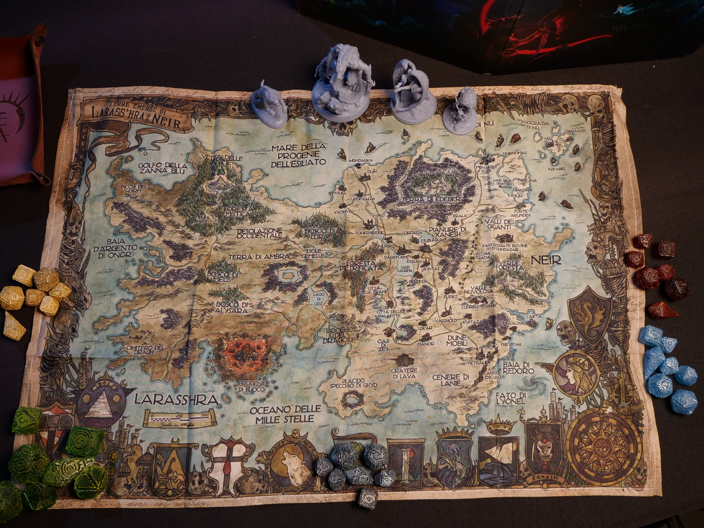 La Notte Eterna: mappa su tessuto